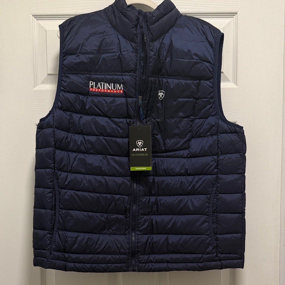NWT Men’s Ariat Packable Down Navy Quilted Vest